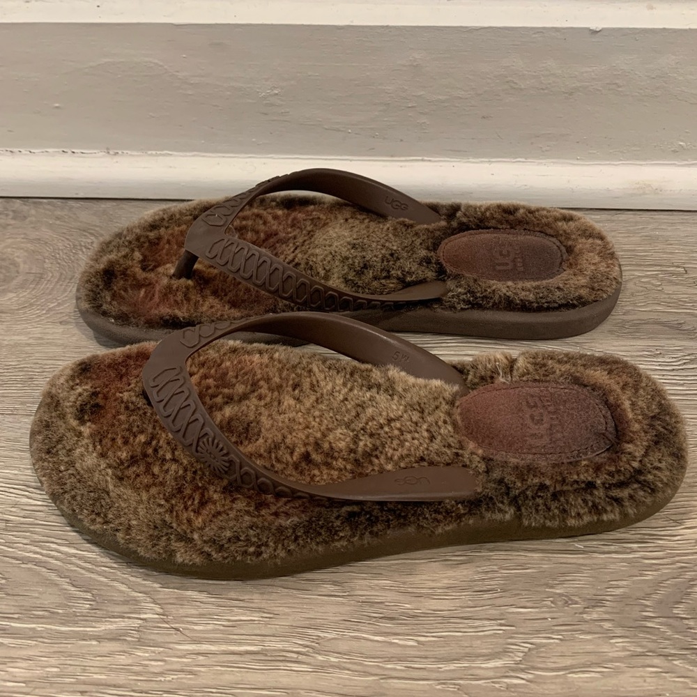 UGG Furr Flip Flops Size 6